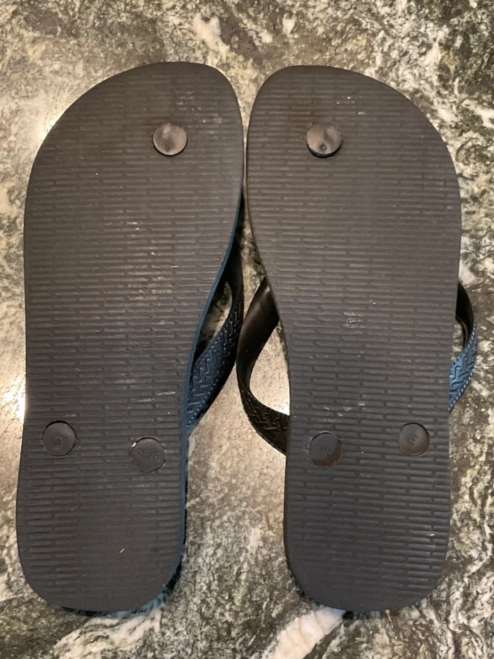 Havaianas Black Flip Flops Size 5-6 (35-36